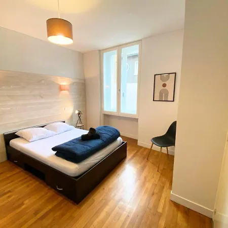 Le 107 - - Chu - La Conciergerie.