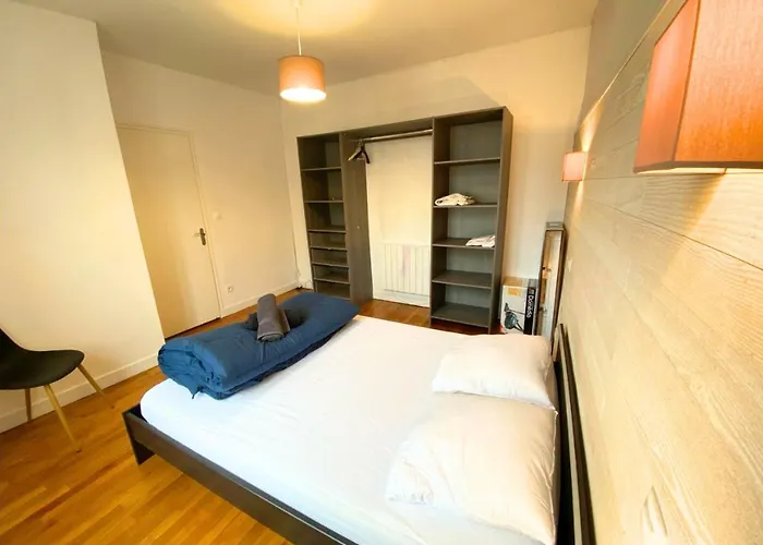 Le 107 - - Chu - La Conciergerie. * Poitiers